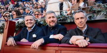 Tradicional corrida de toros en honor a San Isidro con el cartel de no hay billetes