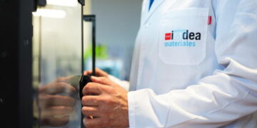 IMDEA Materiales de Getafe crea una fibra de nanotubos que logra una conductividad eléctrica comparable a los cables de cobre