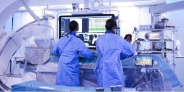 La Comunidad de Madrid reduce todas sus listas de espera sanitarias, cerca de tres veces por debajo de la media nacional en intervenciones quirúrgicas