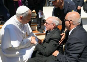 La sorpresa del sacerdote que recibió la ayuda del Papa