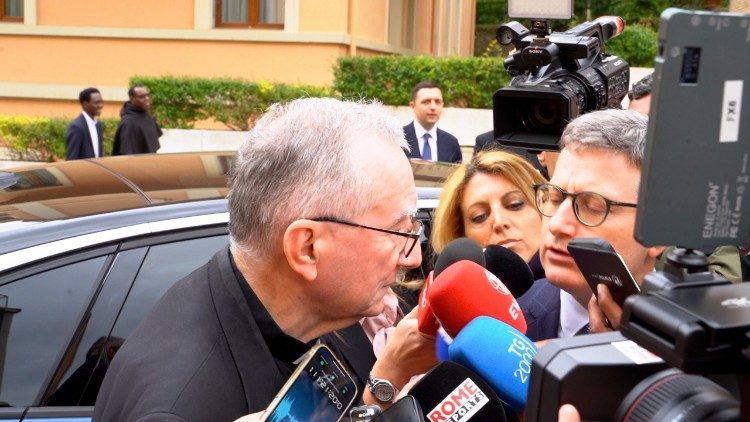 Parolin: La Santa Sede sobre la paz y el desarme es firme, extraños los ataques al Papa