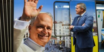 La Comunidad de Madrid engalana su transporte público para recibir al Papa León XIV y a los miles de peregrinos que visitan la región