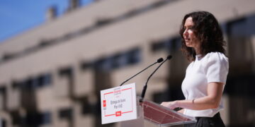 Díaz Ayuso denuncia el “escándalo internacional” de la imputación de Zapatero y espera que el Gobierno no “intente encubrir la verdad” utilizando la Fiscalía y la Abogacía del Estado