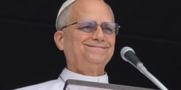 Regina Caeli: el Papa recuerda que el amor de Dios no es idea humana, sino «vida divina»