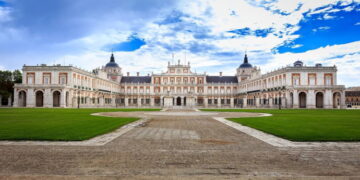 La Comunidad de Madrid declara BIC dos esculturas de José de Churriguera, un bargueño napolitano del siglo XVI y una consola del Palacio de Aranjuez