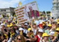 La gente de Acerra: «El Papa aquí es una caricia para el alma, no nos abandonen»