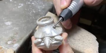 Un báculo en memoria de Gaudí, fe y arte en el regalo para el Papa en Barcelona