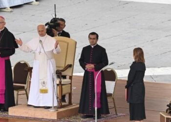 León XIV: La Iglesia debe ser clara al rechazar lo que mortifica la vida, la guerra y la violencia