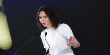 Díaz Ayuso augura que cuando se cierren las urnas en Andalucía comenzará la “compra masiva de voluntades del nacionalismo, enfrentando a Madrid con Cataluña”