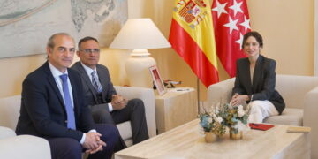 Díaz Ayuso recibe en la Real Casa de Correos al disidente cubano José Daniel Ferrer