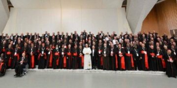 Consistorio: los cardenales buscan fieles «no espectadores de la ruina social»