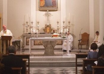 Culto Divino: En ningún caso, un laico puede pronunciar la homilía