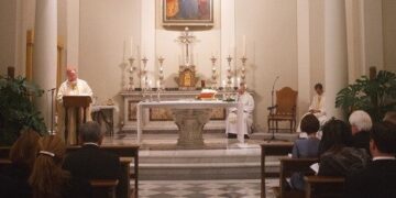 Culto Divino: En ningún caso, un laico puede pronunciar la homilía