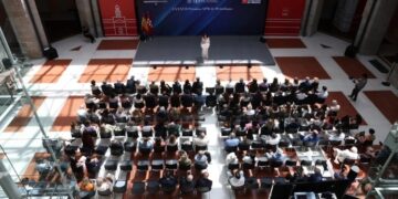 María Rey: ‘Es imprescindible que ejerzamos el periodismo con dignidad, pluralidad y compromiso con los valores democráticos, pero también vigilantes con nuestros propios excesos’