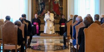 El Papa: En un mundo dividido, sean un faro de esperanza