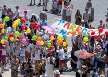 El Papa: En un mundo obsesionado por el poseer Jesús nos invita a la entrega