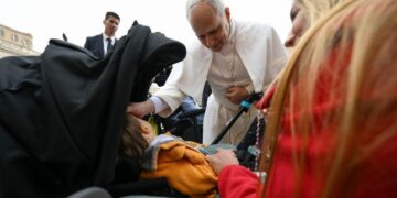 El Papa: La atención sanitaria debe revelar la compasión de Dios a quienes sufren