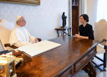 Díaz Ayuso, recibida en audiencia privada por León XIV: “Es un orgullo y una alegría que el Papa entre a España a través de Madrid”