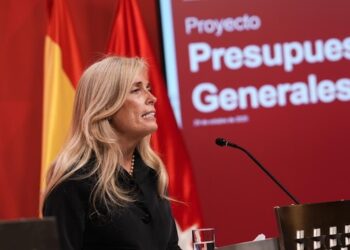 La Comunidad de Madrid lidera el ranking con la menor deuda de las regiones sin régimen especial, más de ocho puntos por debajo de la media