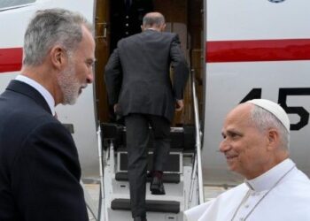 León XIV regresa a Roma en el avión de Felipe VI: finaliza su viaje apostólico a España
