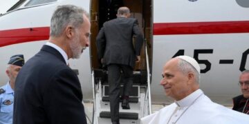 León XIV regresa a Roma en el avión de Felipe VI: finaliza su viaje apostólico a España