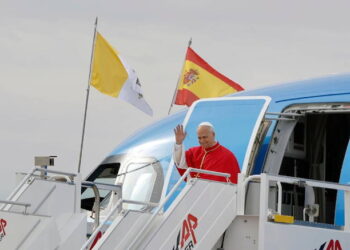 El avión del Papa toma tierra: León XIV ya está en España