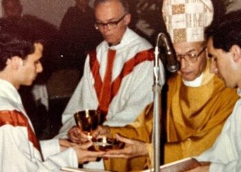El 19 de junio de 1982, Robert Prevost fue ordenado sacerdote