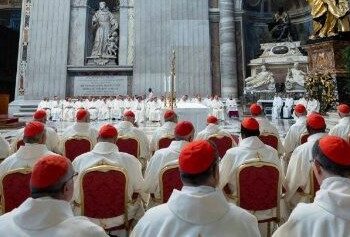 León XIV al inicio del Consistorio: La guerra nunca será bendecida por Dios