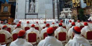 León XIV al inicio del Consistorio: La guerra nunca será bendecida por Dios