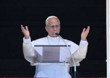 El Papa en el ángelus: Sólo en la cruz de Jesús se redime el mal