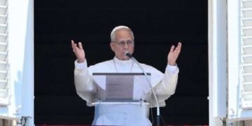 El Papa en el ángelus: Sólo en la cruz de Jesús se redime el mal