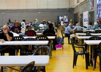La Comunidad de Madrid coordina los traslados de personas mayores o con discapacidad de ocho residencias por los incendios de la región