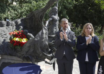 Homenaje a las víctimas del atentado de ETA en la Plaza de la República Dominicana en su 40º aniversario