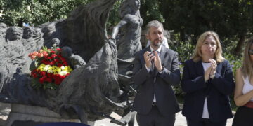 Homenaje a las víctimas del atentado de ETA en la Plaza de la República Dominicana en su 40º aniversario