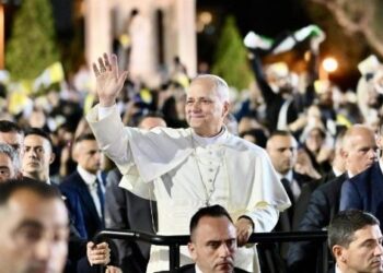 León XIV a los jóvenes: Sean una luz en medio de la oscuridad que puede parecer abrumadora