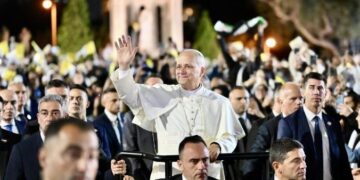 León XIV a los jóvenes: Sean una luz en medio de la oscuridad que puede parecer abrumadora