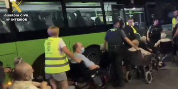 La Comunidad de Madrid coordina el traslado de más de 1.300 mayores, personas con discapacidad, y menores de 19 residencias, vecinos en emergencia y jóvenes por los incendios