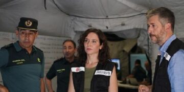 Díaz Ayuso anuncia un plan urgente de vivienda dotado con 30 millones para atender a las familias damnificadas por los incendios y ayudas directas para el alquiler