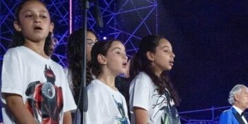 En Castel Gandolfo: con el Papa, las voces por la paz de jóvenes coralistas y de Bocelli