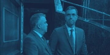 Cloacas: van cayendo en grupo y uno a uno
