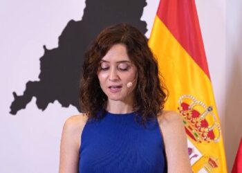 Díaz Ayuso asegura: “Feijóo tiene más razón que un santo” con las bajas laborales frente a “gobernantes pijoteros” como Sánchez que van en avión del Ejército a la graduación de su hija en una universidad privada de Londres