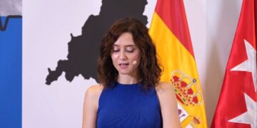 Díaz Ayuso asegura: “Feijóo tiene más razón que un santo” con las bajas laborales frente a “gobernantes pijoteros” como Sánchez que van en avión del Ejército a la graduación de su hija en una universidad privada de Londres