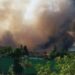 En la zona afectada por el incendio forestal de Lozoyuela están trabajando 28 medios terrestres y 9 helicópteros.