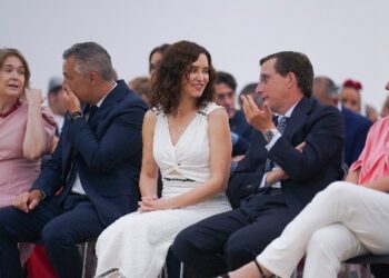 Díaz Ayuso denuncia que el Gobierno ha dejado que España sea invadida en Ceuta por “terroristas que no quiere identificar”: “Sánchez es un irresponsable y un traidor”