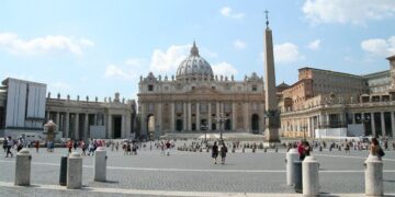 El Papa firma la nueva Ley Fundamental del Estado de la Ciudad del Vaticano