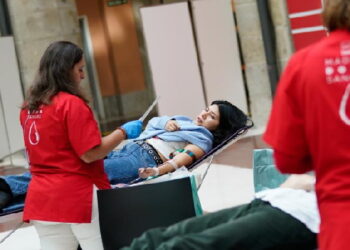 La Comunidad de Madrid hace un llamamiento urgente a la donación de sangre con seis grupos en alerta roja y las reservas al 38%