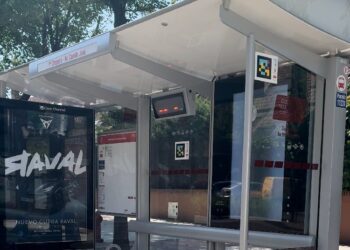 Mapas interactivos en las marquesinas para mejorar la información y la conectividad de los viajeros