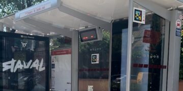 Mapas interactivos en las marquesinas para mejorar la información y la conectividad de los viajeros