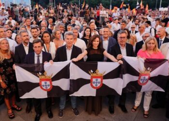 Díaz Ayuso en la concentración de apoyo al pueblo de Ceuta: “Este Gobierno debe dimitir urgentemente, ha abandonado a España entera ante los ojos del mundo”