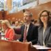Díaz Ayuso rechaza los decretos de vivienda que “arrebatan las propiedades a los españoles”: “Es el Gobierno de Sánchez el que sí ha vendido edificios públicos a fondos buitre”.